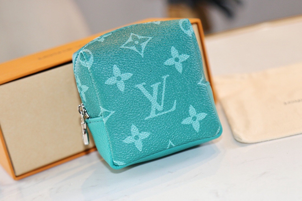 ブランドキーホルダー着用イメージ